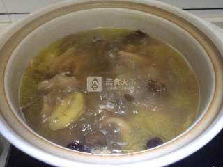 红菌鸡汤的做法步骤：5