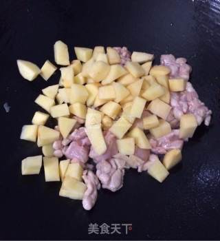 土豆焖鸡的做法步骤：4