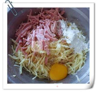 土豆火腿饼的做法步骤：4