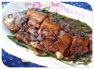 五花肉焖鲫鱼的做法步骤：11