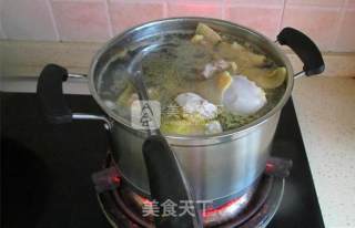 秋季养生汤----银耳煲鸡汤的做法步骤：3