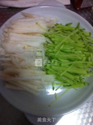 雪梨萝卜丝的做法步骤：2