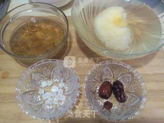 桃胶炖银耳的做法步骤：1