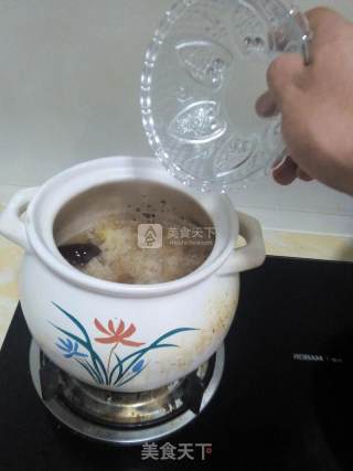 桃胶炖银耳的做法步骤：3