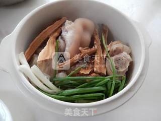 灵芝炖猪蹄的做法步骤：4