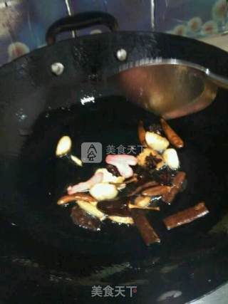美味美食的---老干妈烧猪脚的做法步骤：6