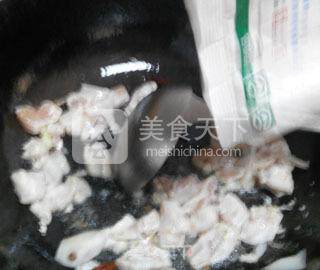 黄瓜炒鸡丁的做法步骤：3