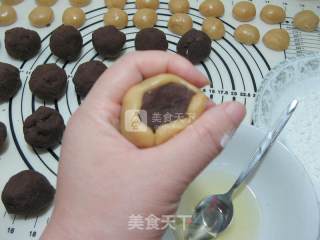 红豆沙玫瑰馅广式月饼的做法步骤：10