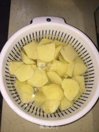 排骨烧土豆的做法步骤：3
