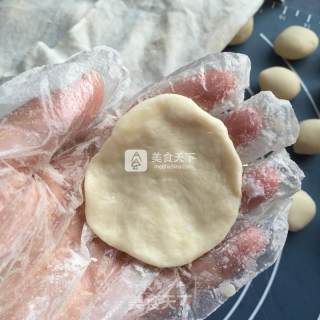 榨菜鲜肉月饼的做法步骤：3