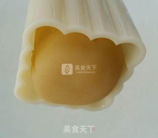 传统蛋黄莲蓉月饼（50克/个）的做法步骤：16