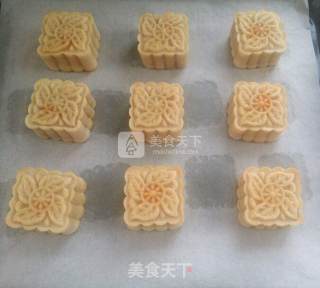 传统蛋黄莲蓉月饼（50克/个）的做法步骤：20