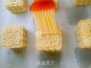 传统蛋黄莲蓉月饼（50克/个）的做法步骤：22
