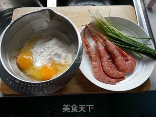 虾肉蛋饼的做法步骤：1