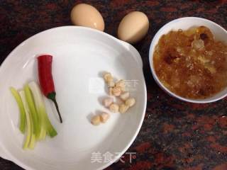 桃胶炒蛋白的做法步骤：1