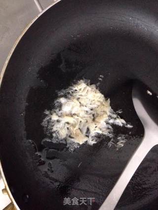 桃胶炒蛋白的做法步骤：6