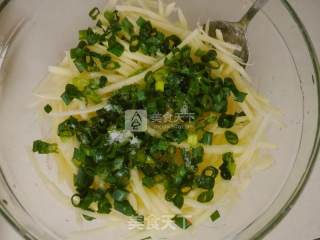 蛋香土豆饼的做法步骤：2