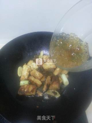 桃胶炒豆腐的做法步骤：4