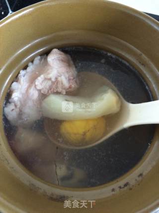 板栗骨头汤的做法步骤：1