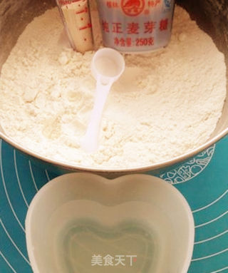 番茄干佛卡夏的做法步骤：1