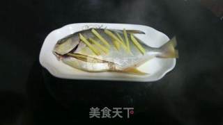 清蒸鲳鱼的做法步骤：1