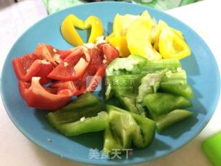 三椒鸡菇丁（别名：炒鸡好吃）的做法步骤：6