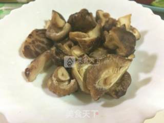 三椒鸡菇丁（别名：炒鸡好吃）的做法步骤：8