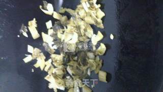 墨鱼爆炒咸菜的做法步骤：3
