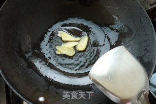 百合苦瓜炒牛肉的做法步骤：2