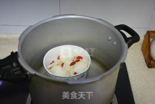 冰糖枸杞炖雪梨的做法步骤：3