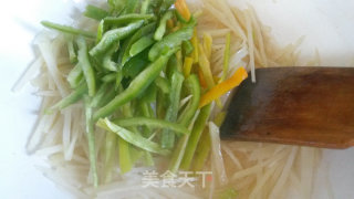 青椒土豆丝炒饼的做法步骤：6