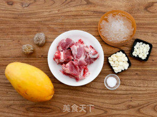 秋日靓肤汤——木瓜银耳炖排骨的做法步骤：1