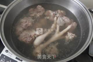 松茸雪莲汤的做法步骤：2