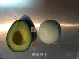 牛油果牛奶冷汤的做法步骤：1