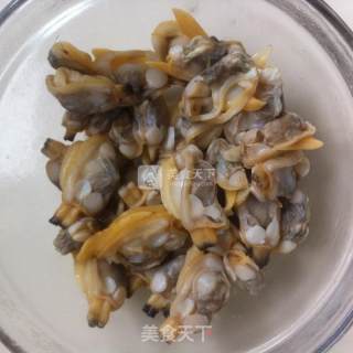 花蛤鸡蛋炒韭菜的做法步骤：3