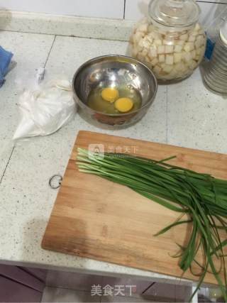 韭菜鸡蛋饼的做法步骤：1