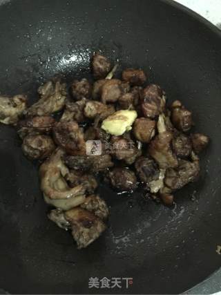 子姜烧鸭的做法步骤：3