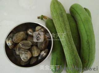 蛤蜊蒸丝瓜的做法步骤：1