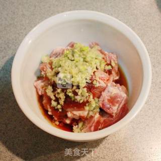 大家都爱的国民菜----糯米蒸排骨的做法步骤：3