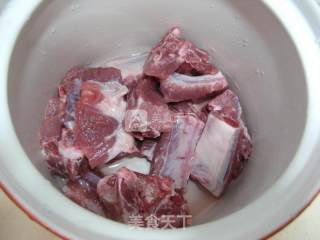 排骨虫草汤的做法步骤：1