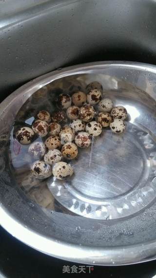 五香鹌鹑卤蛋的做法步骤：1