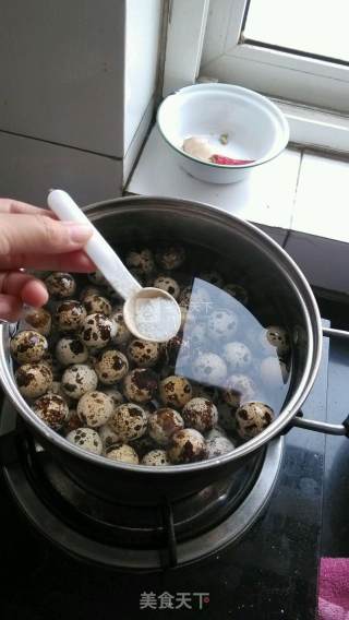 五香鹌鹑卤蛋的做法步骤：3
