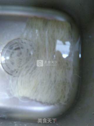家常炒粉干的做法步骤：1