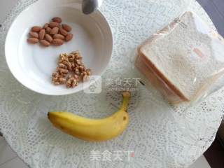 香蕉坚果三文治的做法步骤：1
