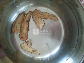 当归炖蛋——简易快捷的补血好方法的做法步骤：2