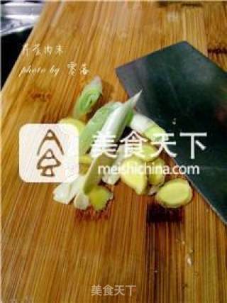 芹菜肉末的做法步骤：2