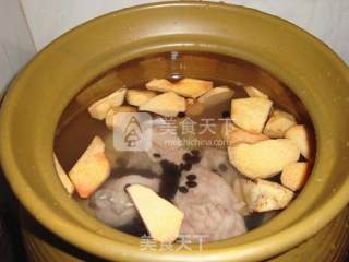 黑豆鸡爪芋汤的做法步骤：5