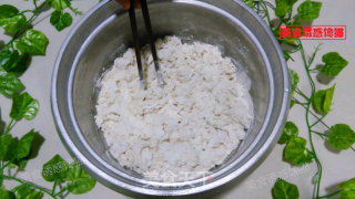 红豆沙花卷的做法步骤：1