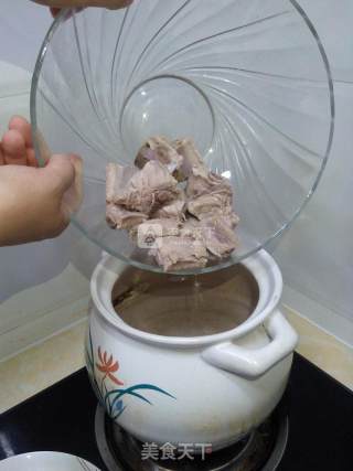 鹿茸排骨炖虫草的做法步骤：4