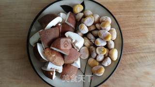 栗子烧鸡的做法步骤：2